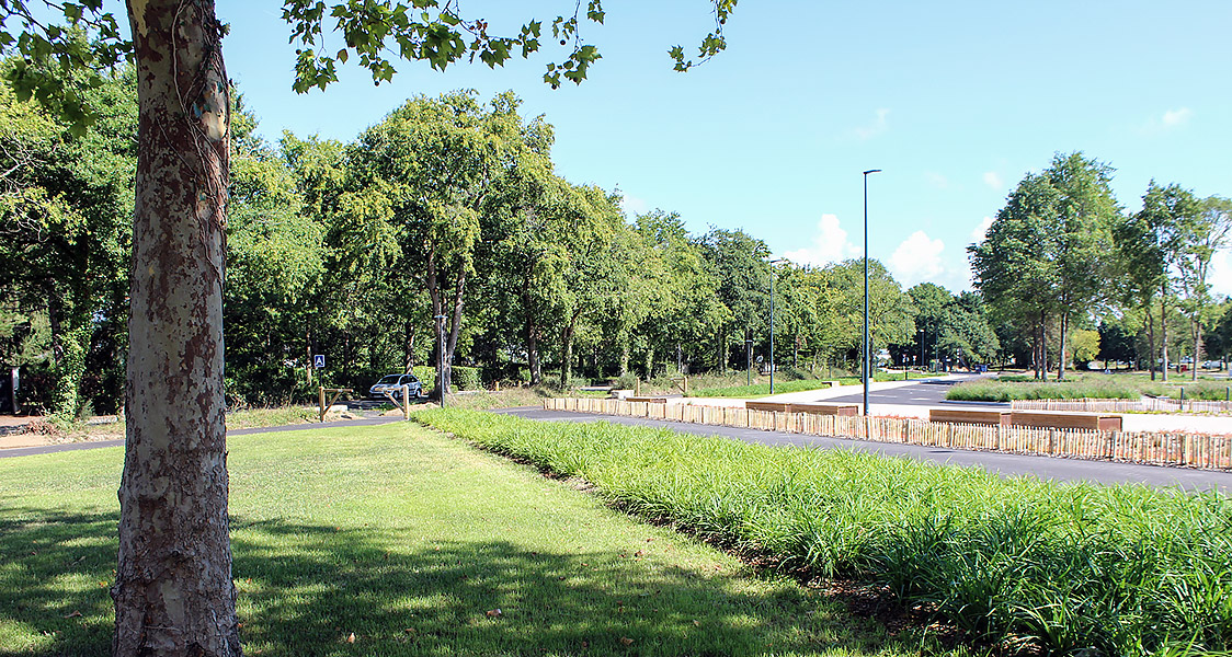 Aménagement du parvis du lycée technique de la Mainguais à Carquefou